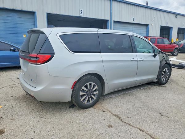 2024 CHRYSLER PACIFICA Select
