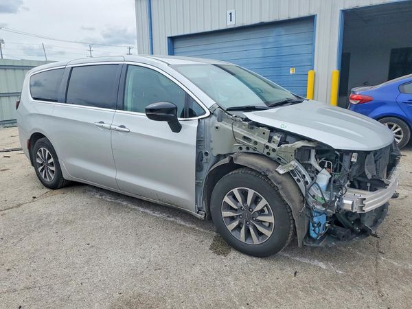 2024 CHRYSLER PACIFICA Select
