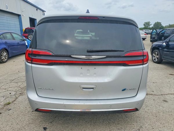 2024 CHRYSLER PACIFICA Select