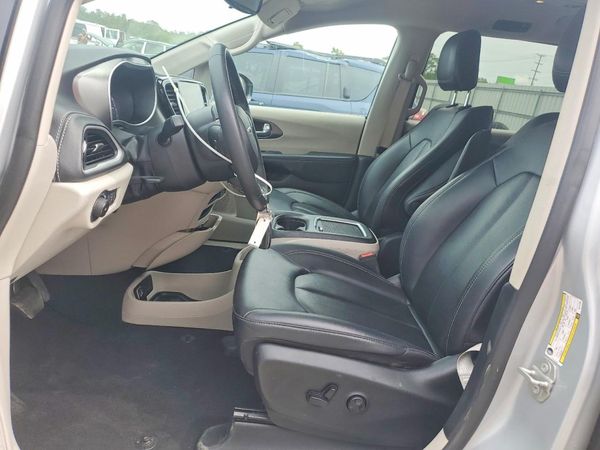 2024 CHRYSLER PACIFICA Select