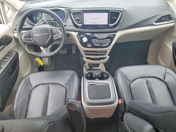 2024 CHRYSLER PACIFICA Select