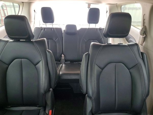 2024 CHRYSLER PACIFICA Select