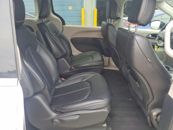 2024 CHRYSLER PACIFICA Select