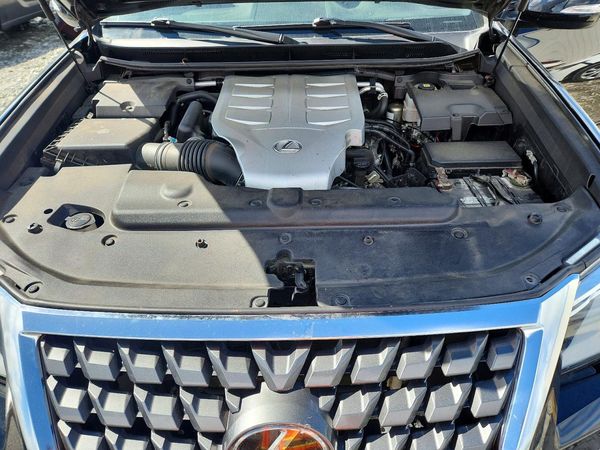 2022 LEXUS GX 460 Luxury — Engine bay