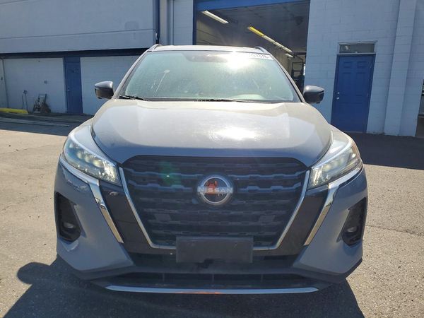 2022 NISSAN KICKS SR