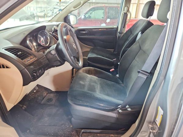 2015 DODGE CARAVAN SE — DENT