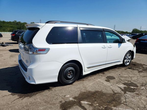 2012 TOYOTA SIENNA