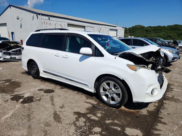 2012 TOYOTA SIENNA