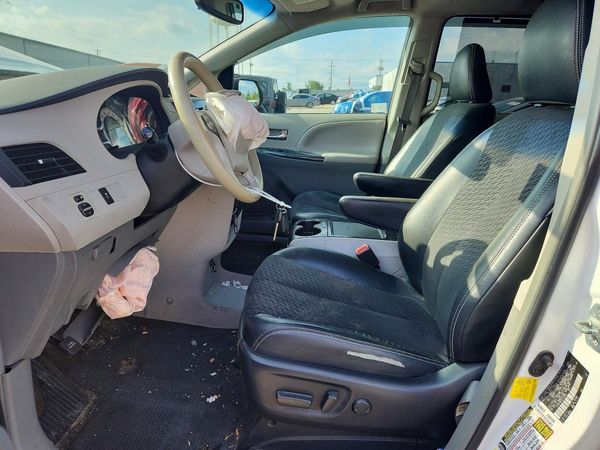 2012 TOYOTA SIENNA