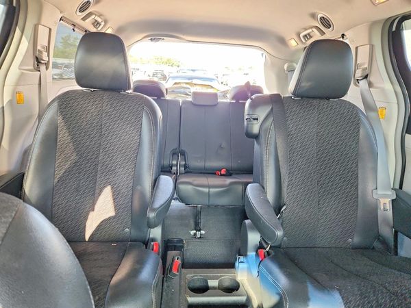 2012 TOYOTA SIENNA