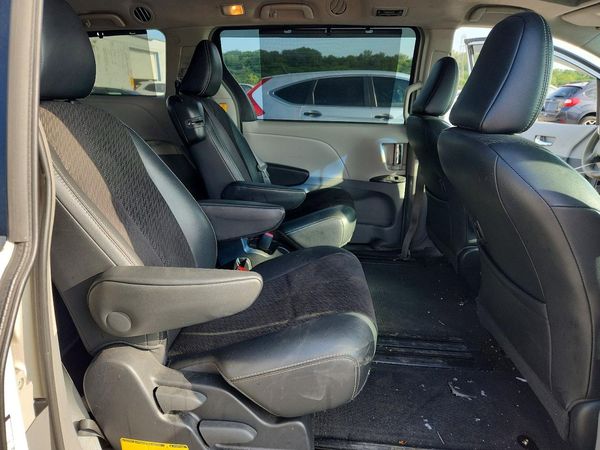 2012 TOYOTA SIENNA