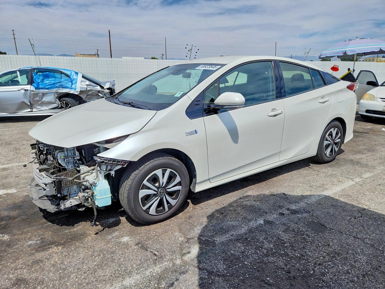 2019 TOYOTA PRIUS Plus/Premium/Advanced — Front 3/4