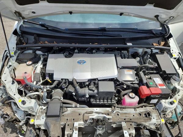 2019 TOYOTA PRIUS Plus/Premium/Advanced — Engine bay