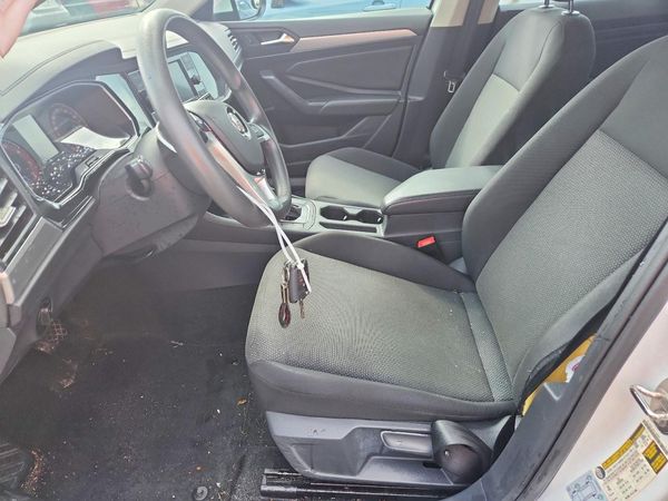 2020 VOLKSWAGEN JETTA S, SE, R-Line — DENT