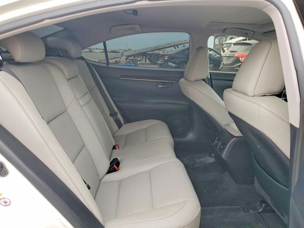 2016 LEXUS ES