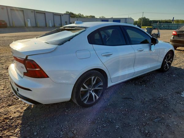 2023 VOLVO S60