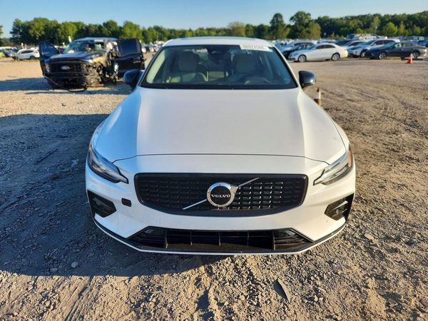 2023 VOLVO S60