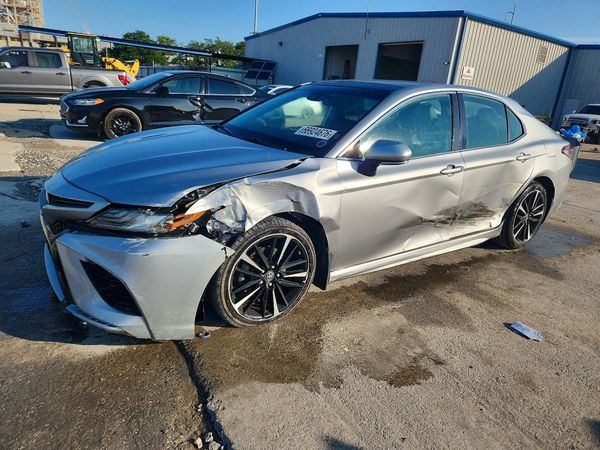 2019 TOYOTA CAMRY XSE — Front 3/4