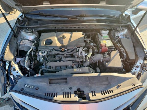 2019 TOYOTA CAMRY XSE — Engine bay