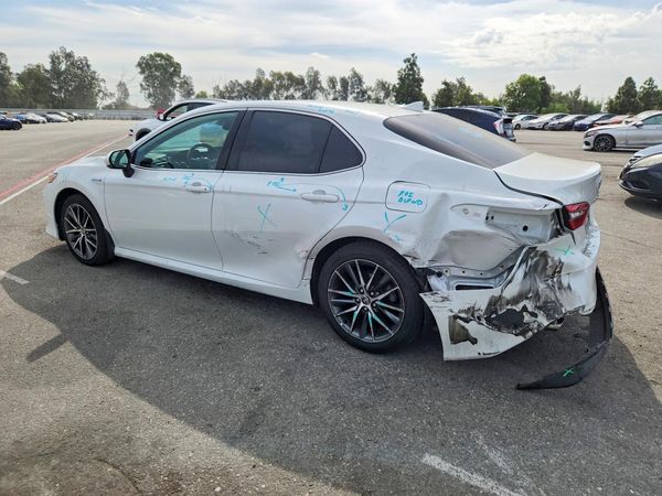 2021 TOYOTA CAMRY XLE