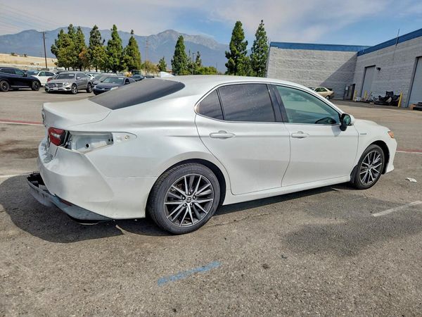 2021 TOYOTA CAMRY XLE