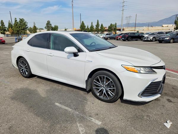 2021 TOYOTA CAMRY XLE