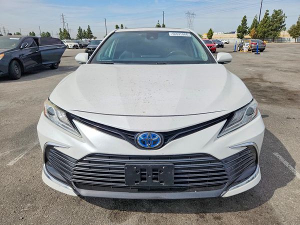 2021 TOYOTA CAMRY XLE