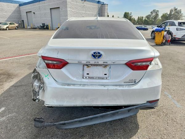 2021 TOYOTA CAMRY XLE