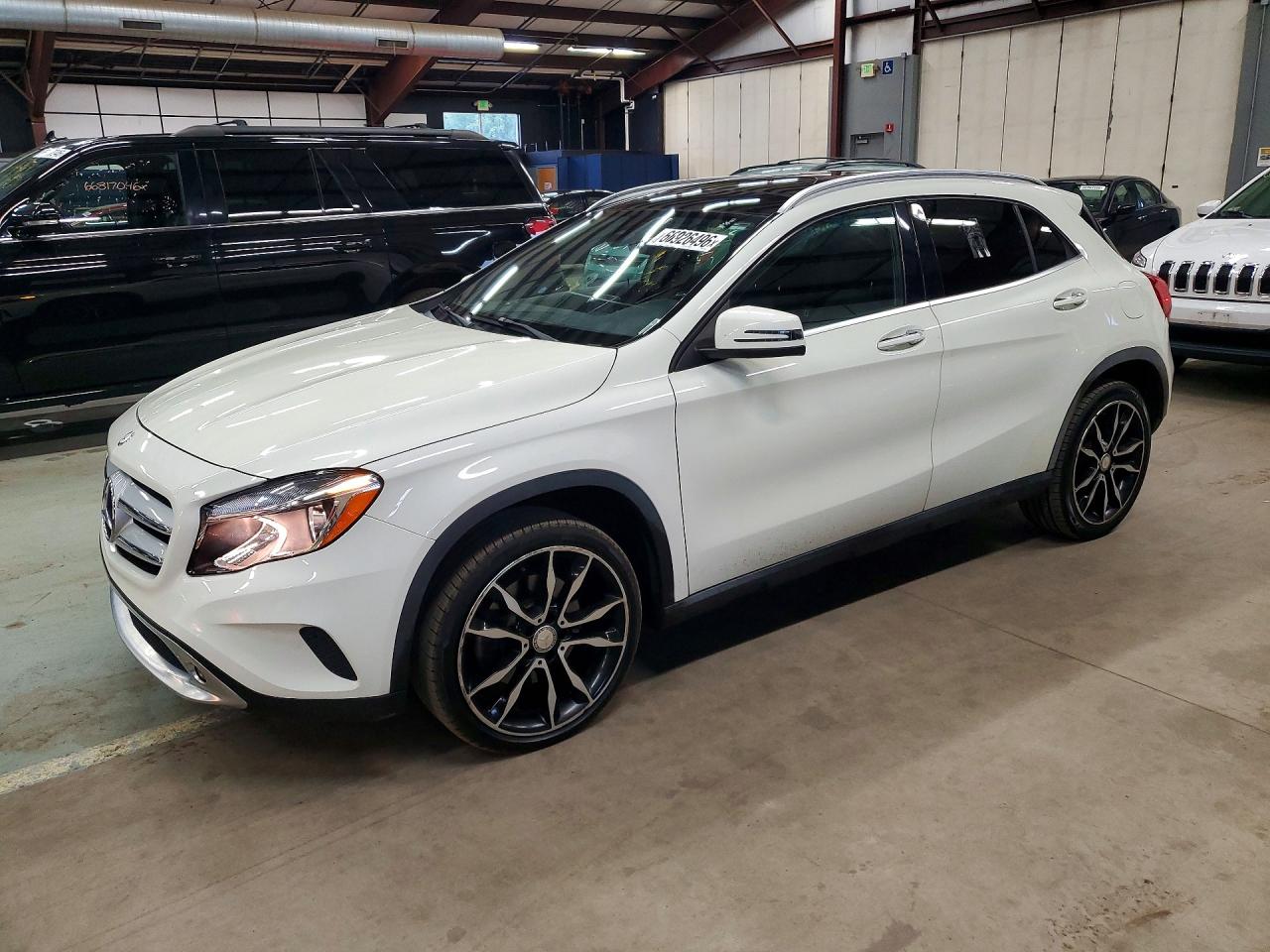 2017 MERCEDES-BENZ GLA GLA250-4M — Front 3/4