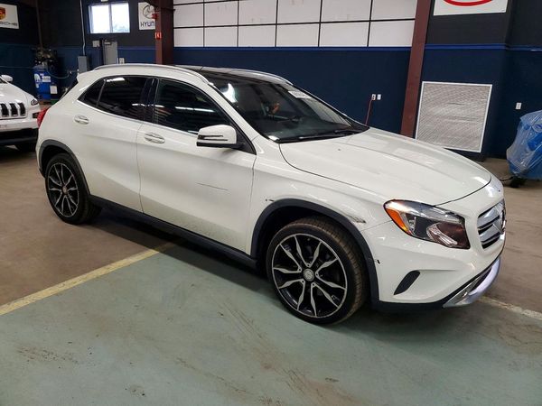 2017 MERCEDES-BENZ GLA GLA250-4M — Passenger 3/4