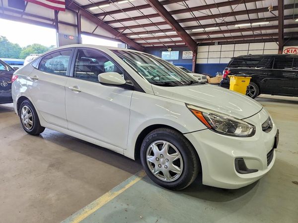 2017 HYUNDAI ACCENT SE Base