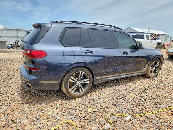 2021 BMW X7