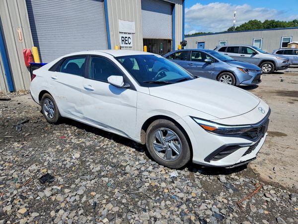 2024 HYUNDAI ELANTRA SE