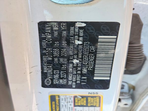 2024 HYUNDAI ELANTRA SE