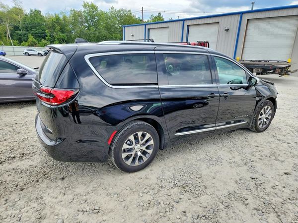 2025 CHRYSLER PACIFICA Pinnacle
