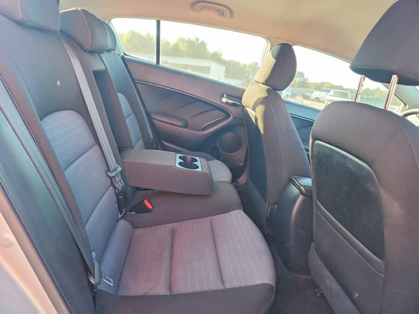 2016 KIA FORTE GL (Middle-Low Grade)