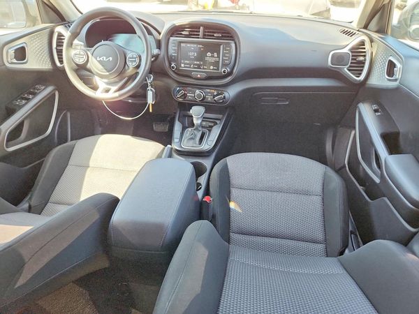 2024 KIA SOUL LX, S