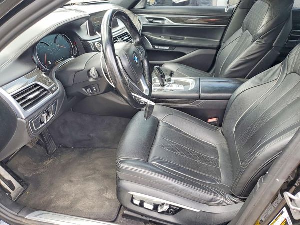 2017 BMW 750