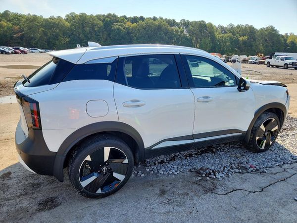 2025 NISSAN KICKS SR