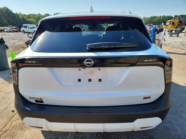 2025 NISSAN KICKS SR