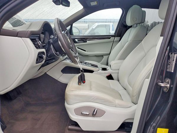2021 PORSCHE MACAN Base