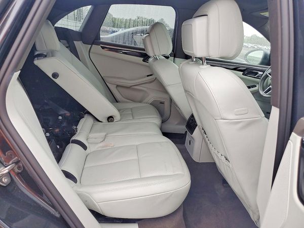 2021 PORSCHE MACAN Base