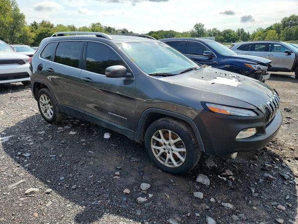 2018 JEEP CHEROKEE Latitude Plus — Passenger 3/4