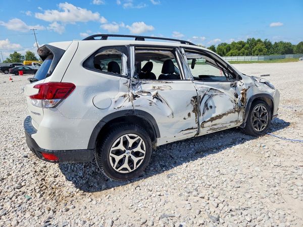 2022 SUBARU FORESTER Premium