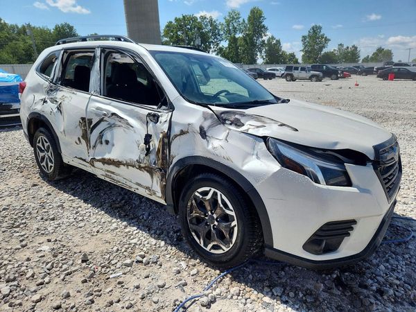 2022 SUBARU FORESTER Premium