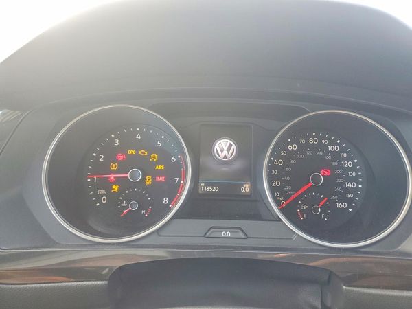 2018 VOLKSWAGEN TIGUAN SE, SEL