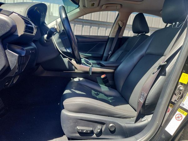 2016 LEXUS IS 200t