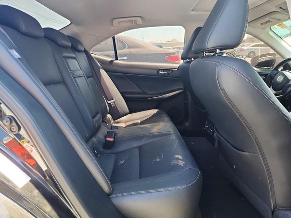 2016 LEXUS IS 200t