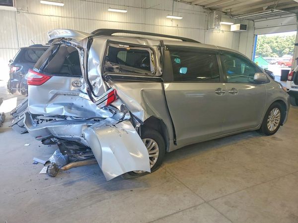 2017 TOYOTA SIENNA