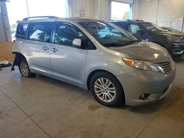 2017 TOYOTA SIENNA